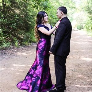 I’m selling my prom dress